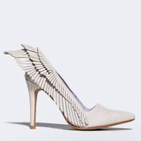 YRU Y.R.U. Angel Pure Angyl Wing Heavenly Heel Pumps Bone/Cream/White Vegan Sz 8 - Picture 4 of 12